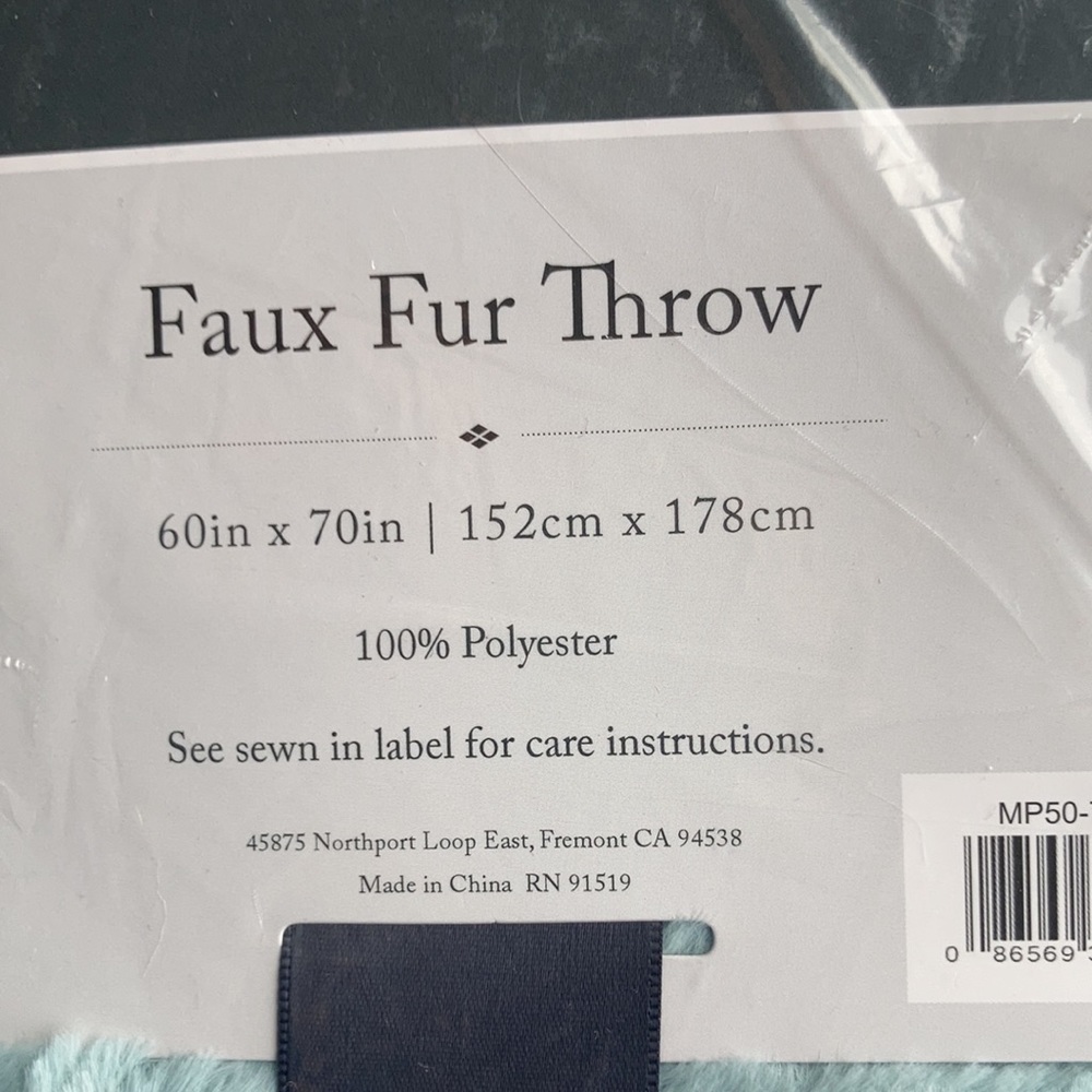 Relisted Madison Park faux fur throw 60 X 70 in - Picture 8 of 13